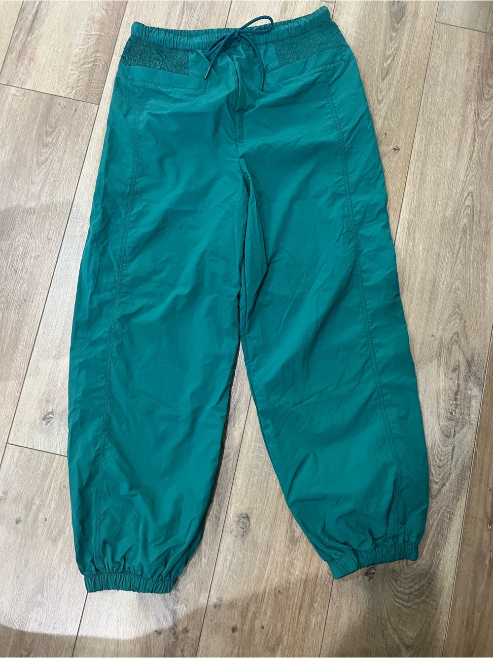 New In Green Drawstring Elastic Cuff Windbreaker Jogger Pants Medium